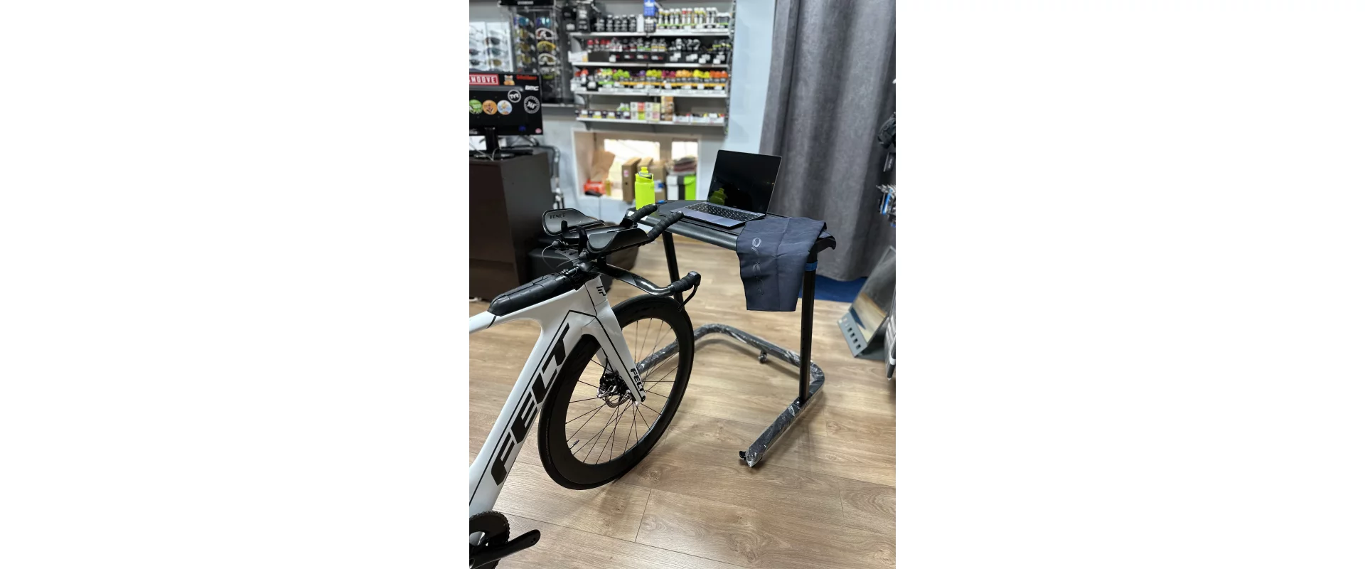 Trisport Indoor Cycling Desk / Стол-подставка для мобильных устройств для  велотренажера (PDMYDV) - купить за 18692 руб.