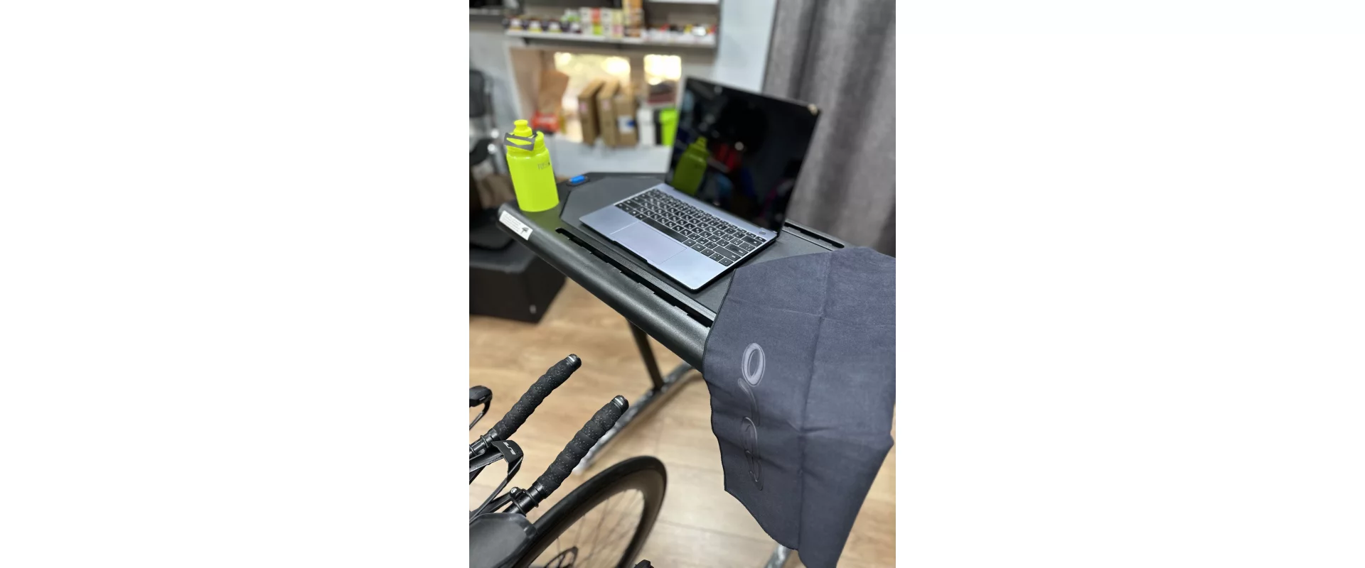 Trisport Indoor Cycling Desk / Стол-подставка для мобильных устройств для  велотренажера (PDMYDV) - купить за 18692 руб.