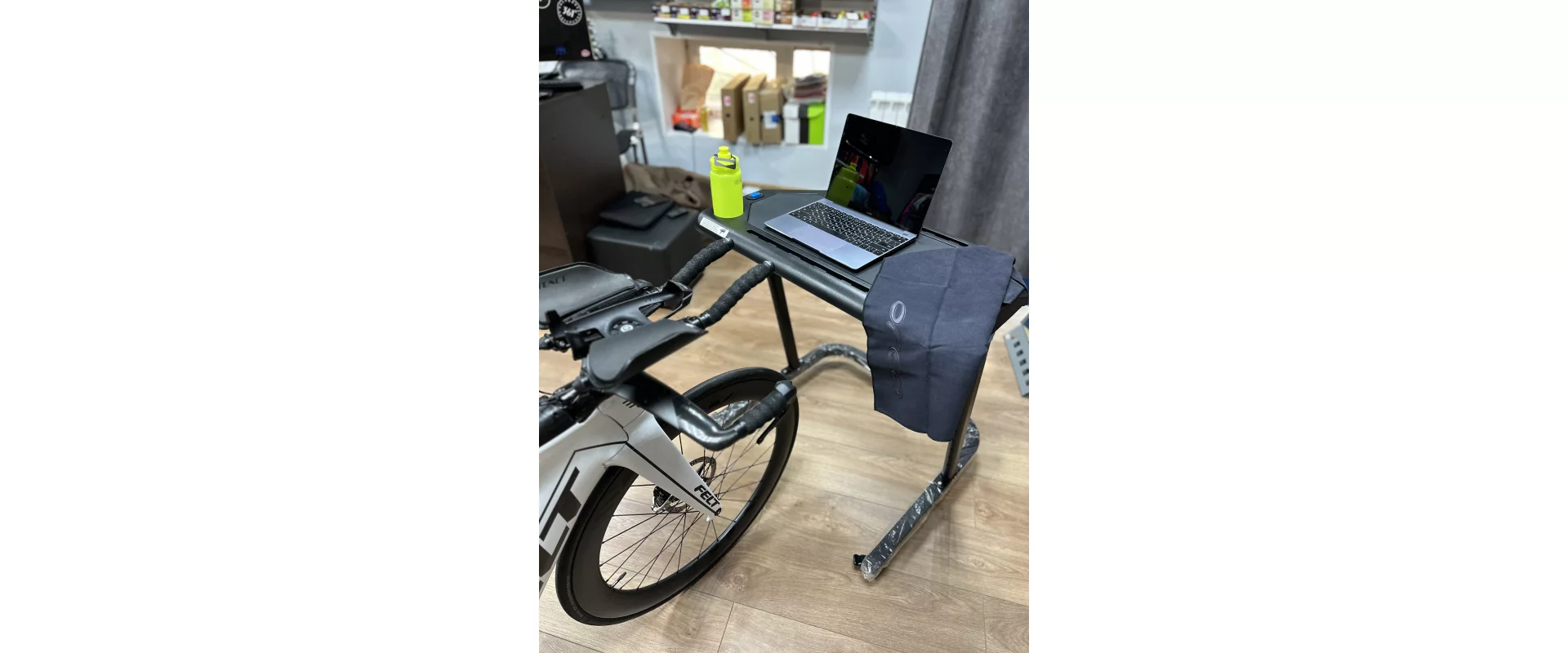 Trisport Indoor Cycling Desk / Стол-подставка для мобильных устройств для  велотренажера (PDMYDV) - купить за 18692 руб.