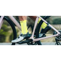 Compressport Pro Racing Socks V4 Bike White Safe Yellow / Носки фото 4