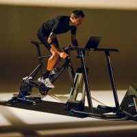 Wahoo KICKR Indoor Cycling Desk / Стол подставка для ноутбука-планшета-телефона фото 3