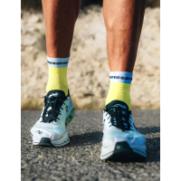 Compressport V4 Run Hi Safe Yellow White / Носки фото 3