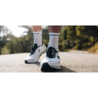 Compressport V4 Run Hi Black/White /Носки фото 5