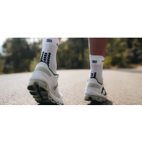 Compressport V4 Run Hi White/Black /Носки фото 2